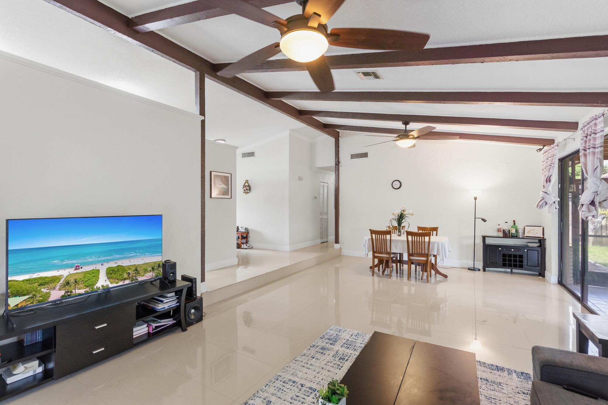 9315 SW 170th Palmetto Bay, FL 33157