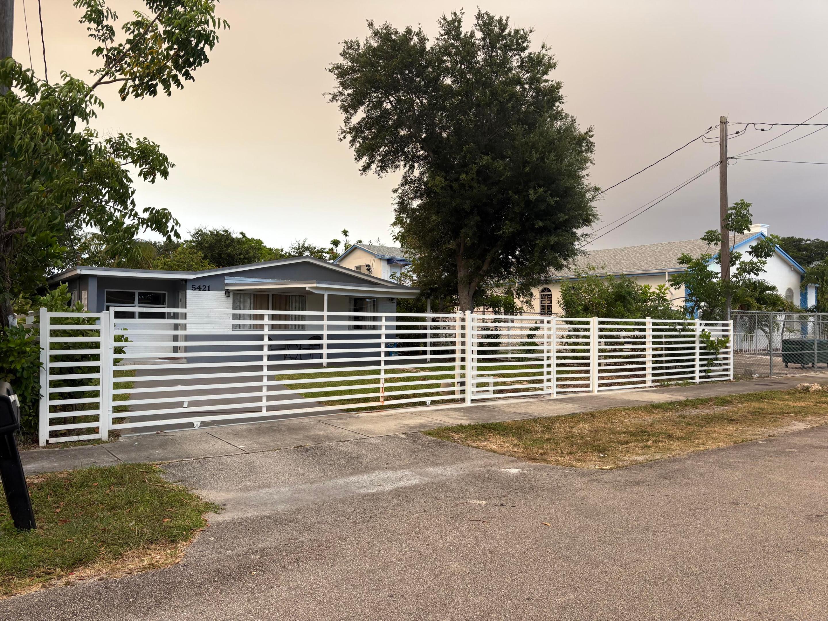 5421 SW 24th