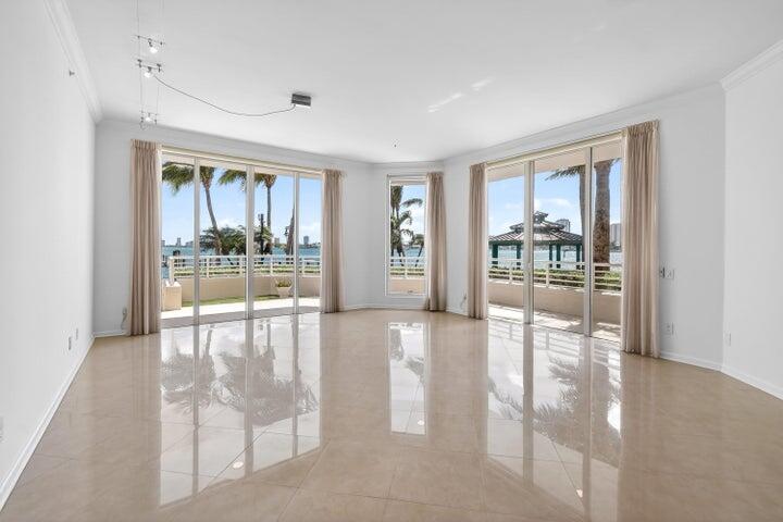 2650 Lake Shr #106 Riviera Beach, FL 33404