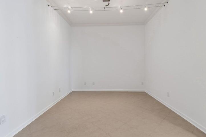 2650 Lake Shr #106 Riviera Beach, FL 33404