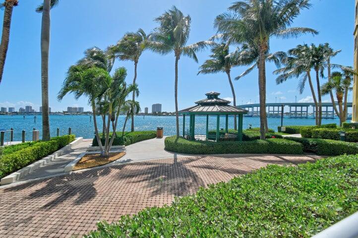 2650 Lake Shr #106 Riviera Beach, FL 33404
