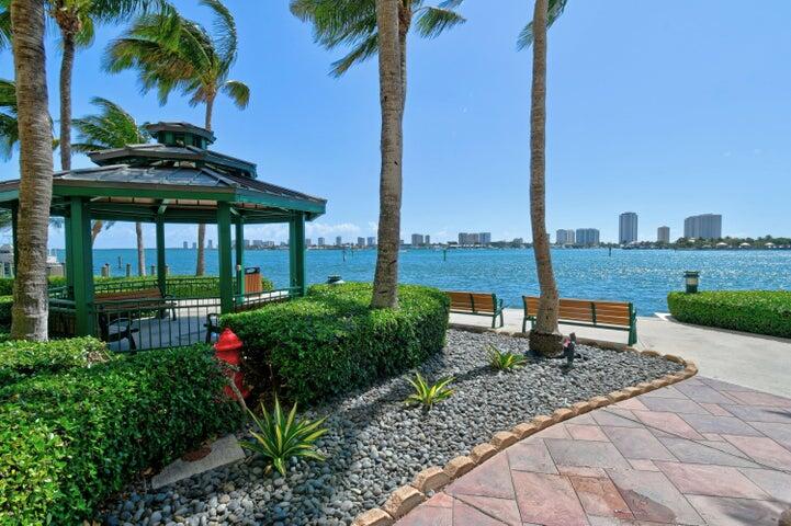 2650 Lake Shr #106 Riviera Beach, FL 33404
