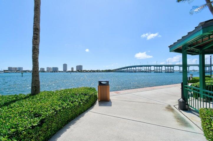 2650 Lake Shr #106 Riviera Beach, FL 33404