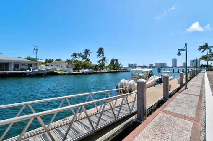 2650 Lake Shr #106 Riviera Beach, FL 33404