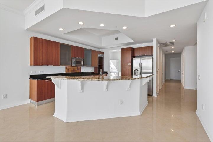 2650 Lake Shr #106 Riviera Beach, FL 33404