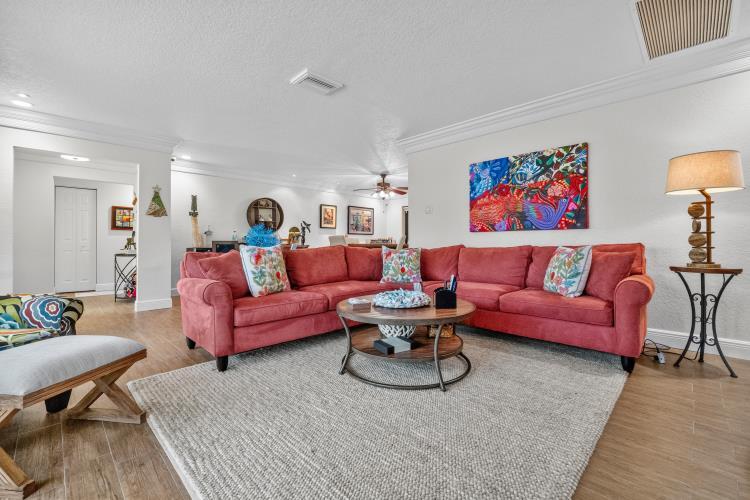 2409 SW 27th Fort Lauderdale, FL 33312
