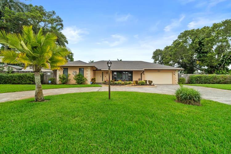 2409 SW 27th Fort Lauderdale, FL 33312