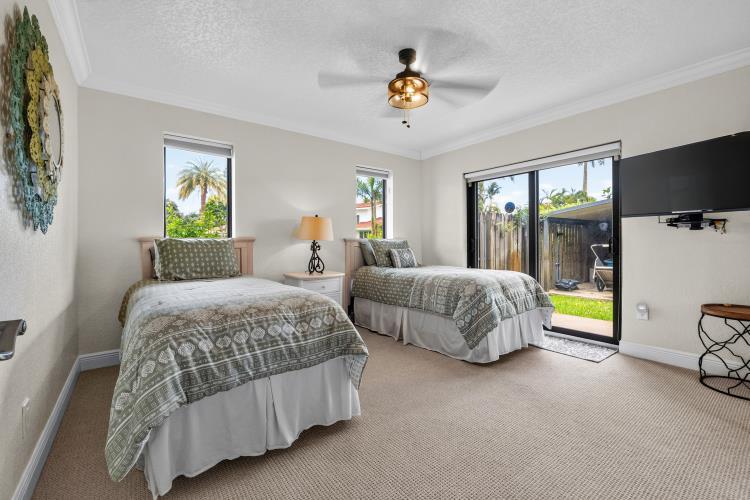 2409 SW 27th Fort Lauderdale, FL 33312