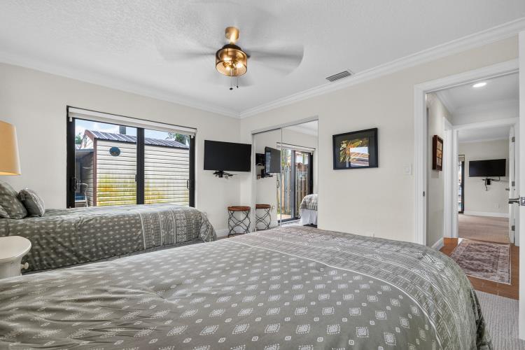 2409 SW 27th Fort Lauderdale, FL 33312