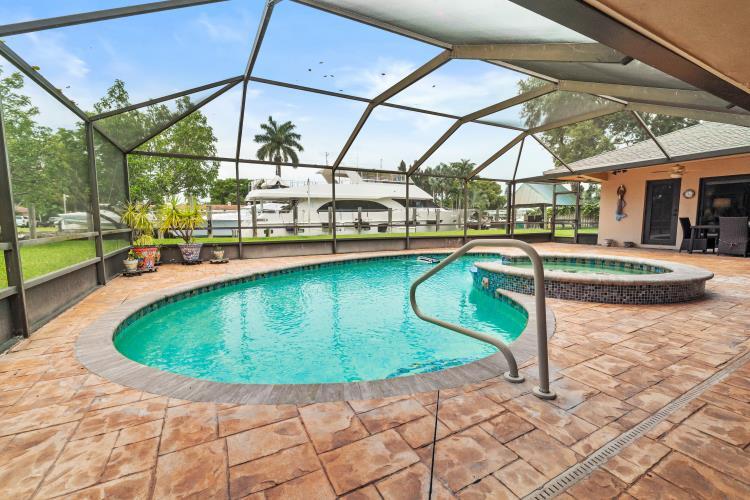 2409 SW 27th Fort Lauderdale, FL 33312