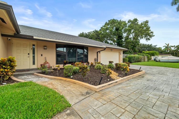 2409 SW 27th Fort Lauderdale, FL 33312