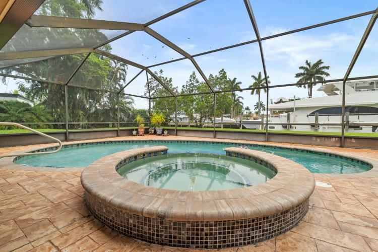 2409 SW 27th Fort Lauderdale, FL 33312