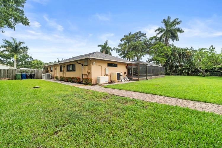 2409 SW 27th Fort Lauderdale, FL 33312