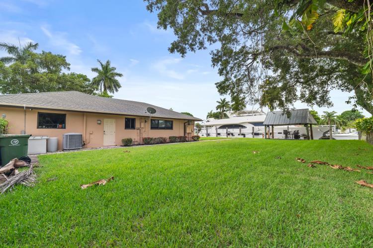 2409 SW 27th Fort Lauderdale, FL 33312