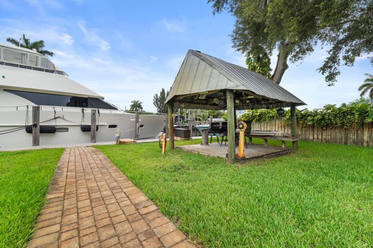 2409 SW 27th Fort Lauderdale, FL 33312