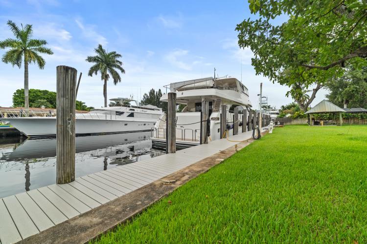 2409 SW 27th Fort Lauderdale, FL 33312
