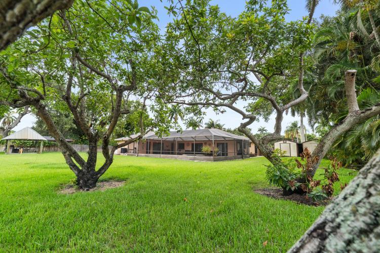 2409 SW 27th Fort Lauderdale, FL 33312