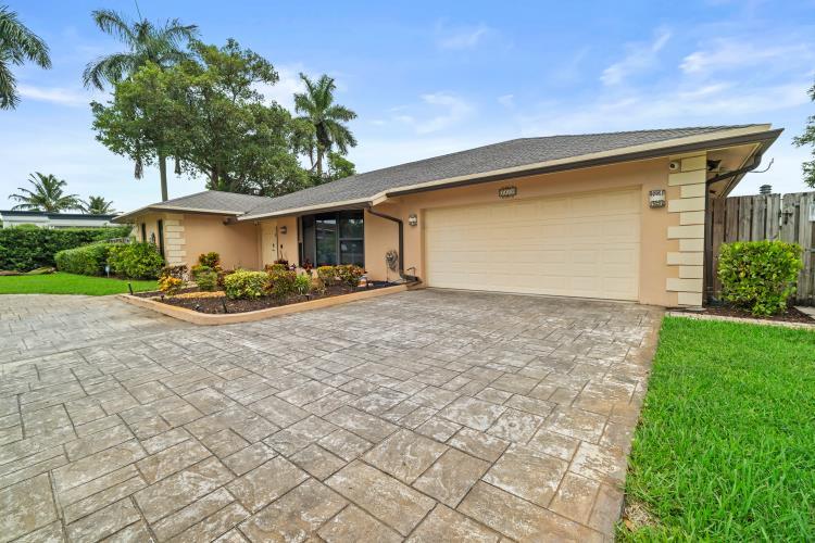 2409 SW 27th Fort Lauderdale, FL 33312