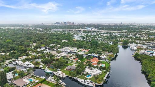 2409 SW 27th Fort Lauderdale, FL 33312