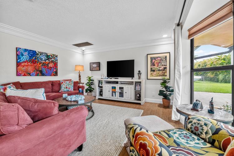 2409 SW 27th Fort Lauderdale, FL 33312