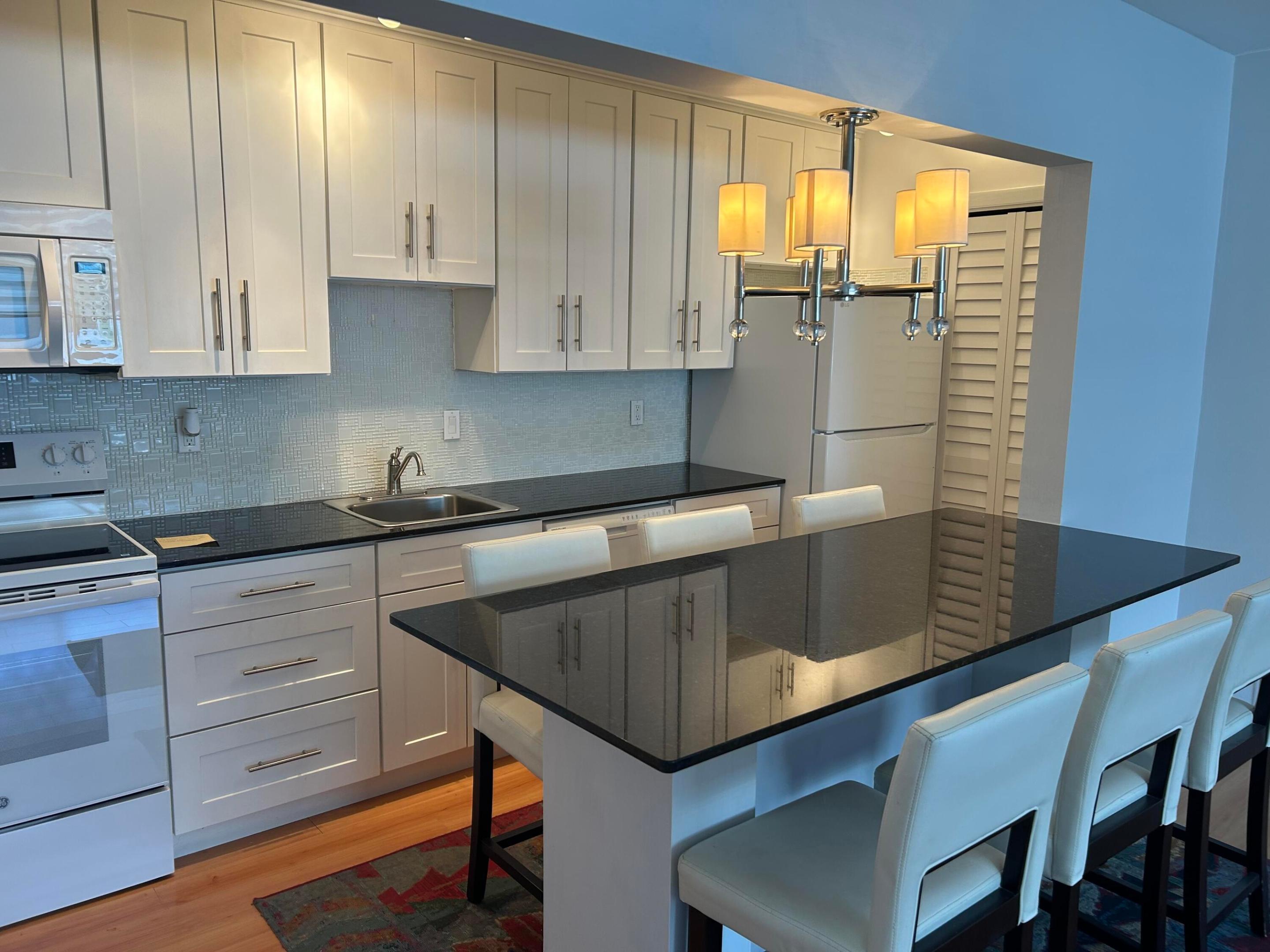 1821 NE 62nd #331