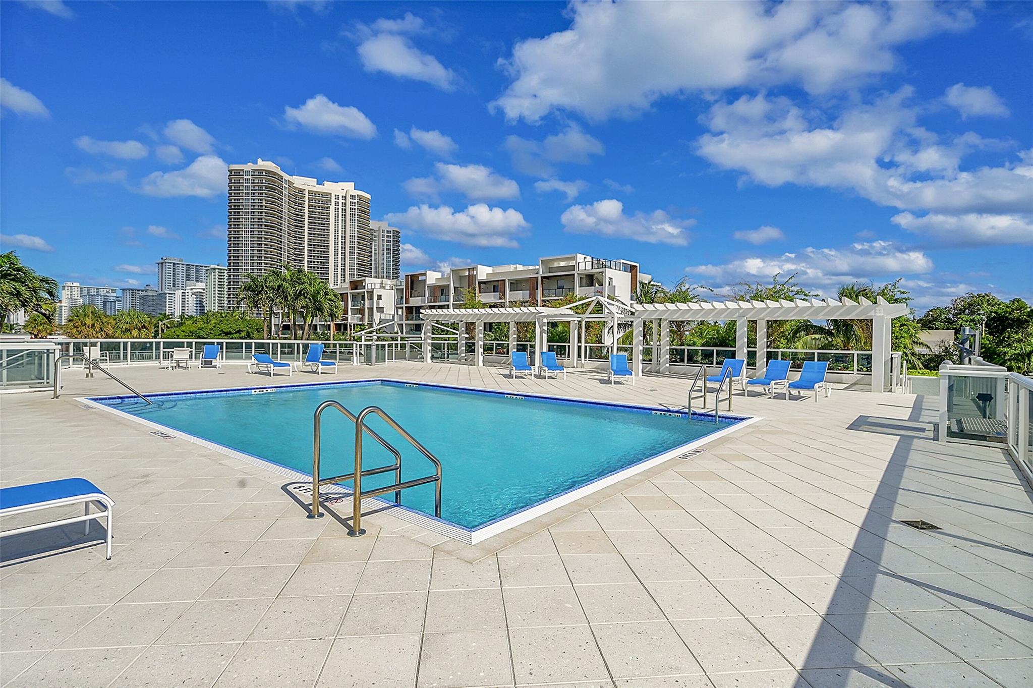 3015 N Ocean Blvd #14F