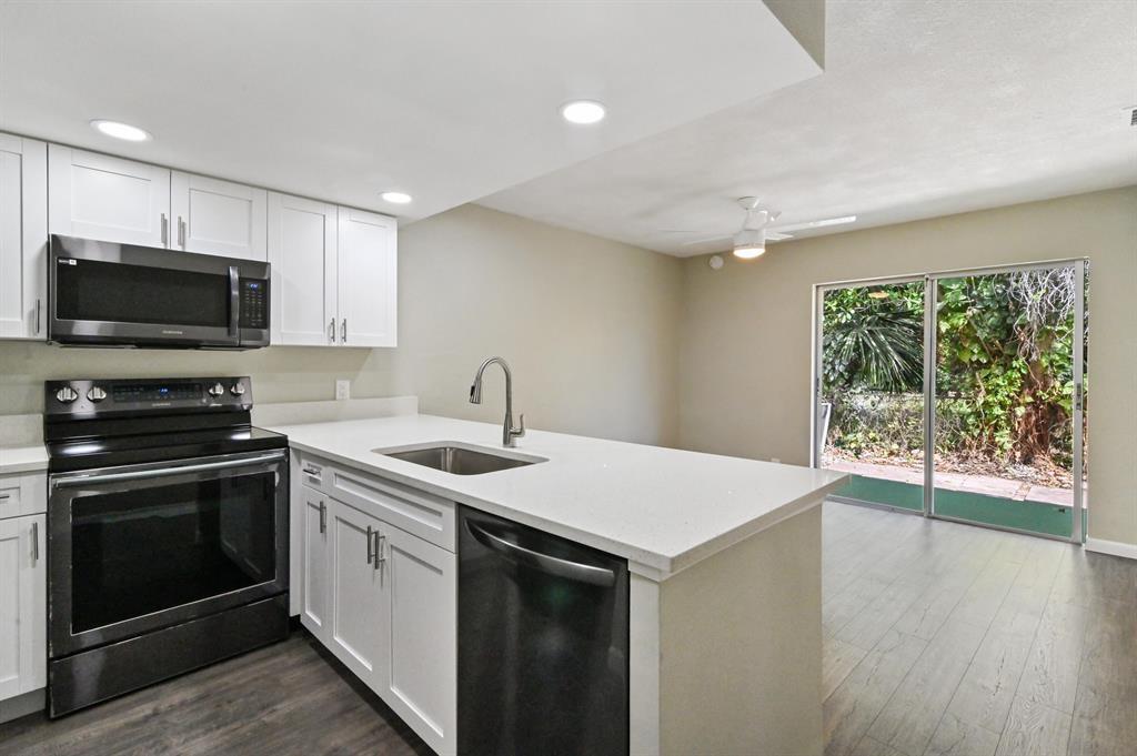 3450 - 3460 Ne 13th St