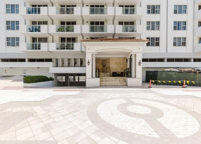 9195 Collins Ave #1003