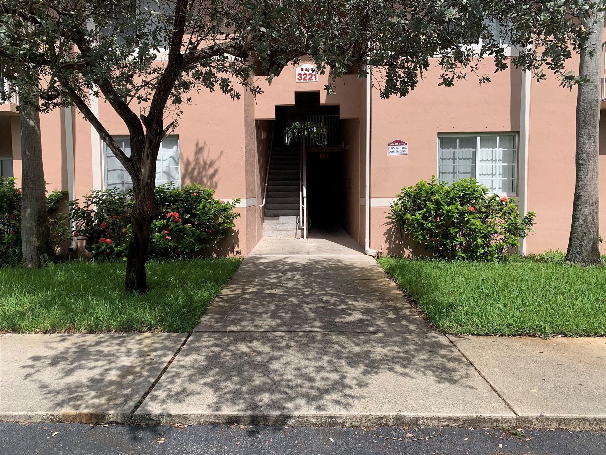 3221 Sabal Palm Mnr #207