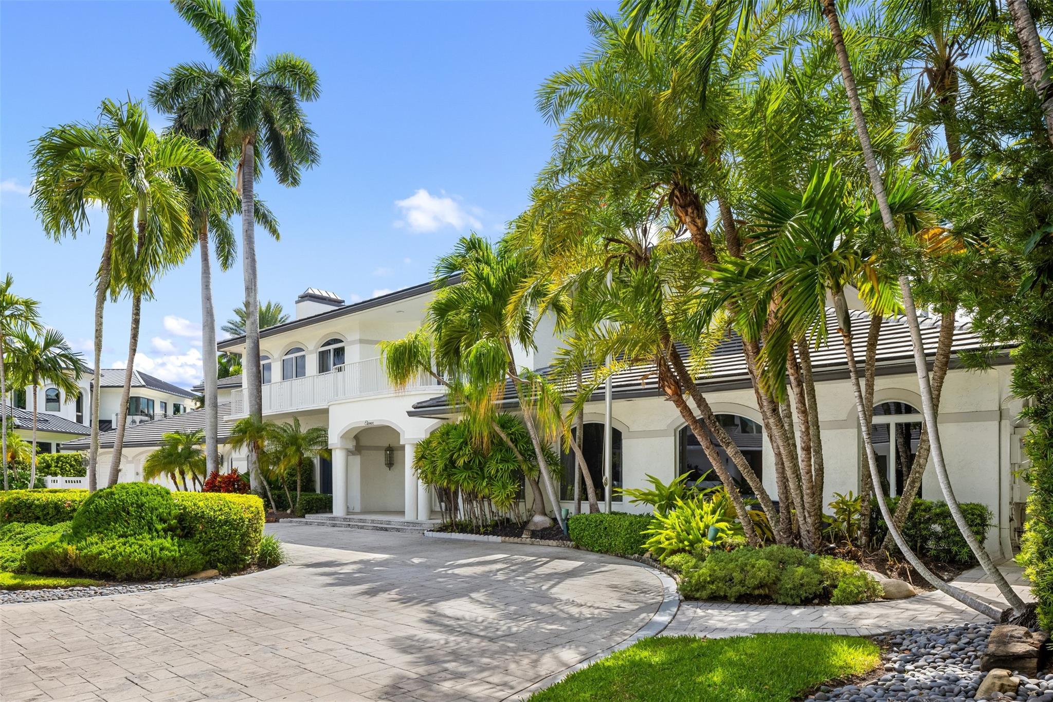 11 Bay Colony Ln Fort Lauderdale, FL 33308