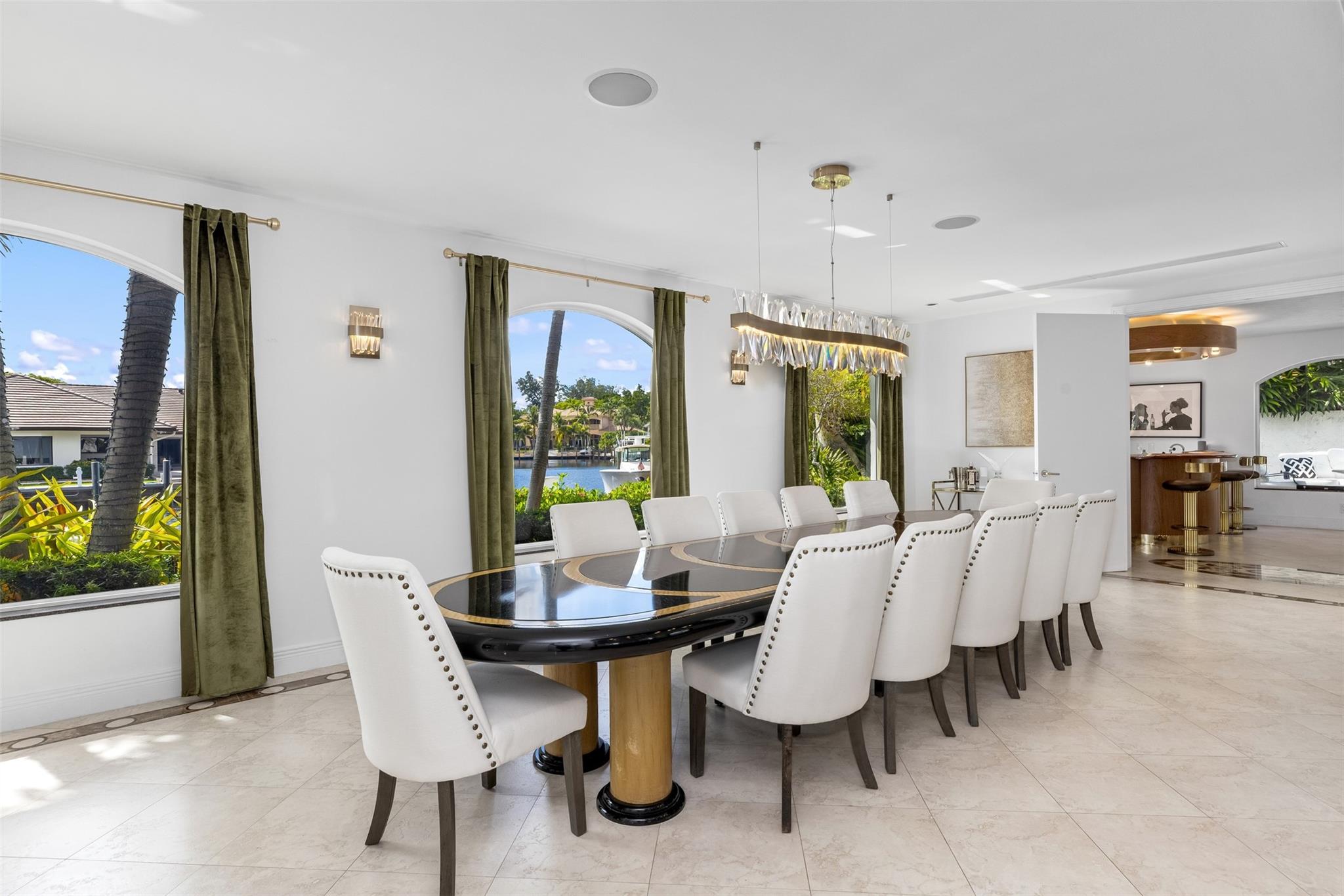 11 Bay Colony Ln Fort Lauderdale, FL 33308