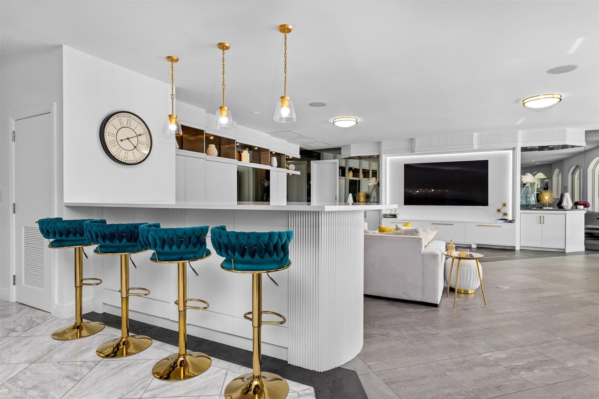 11 Bay Colony Ln Fort Lauderdale, FL 33308