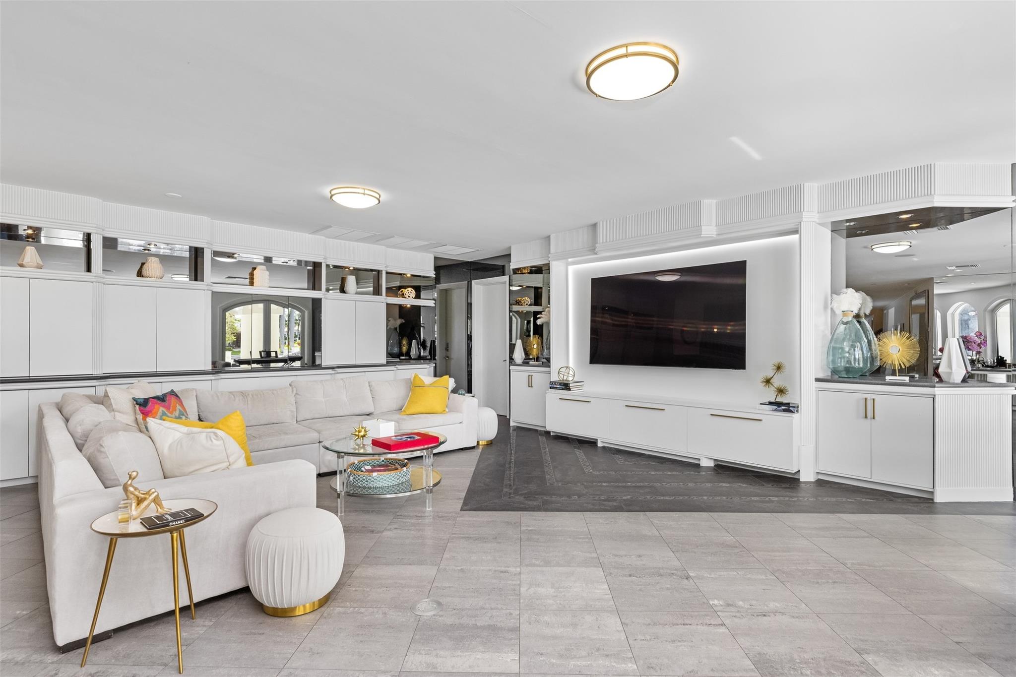 11 Bay Colony Ln Fort Lauderdale, FL 33308