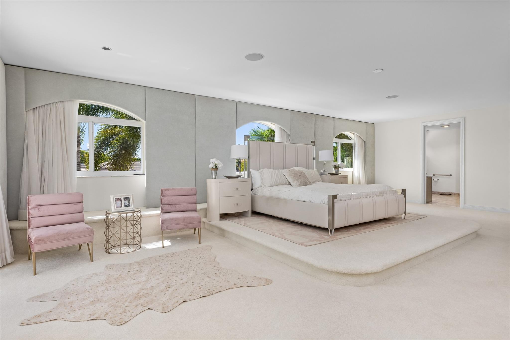 11 Bay Colony Ln Fort Lauderdale, FL 33308