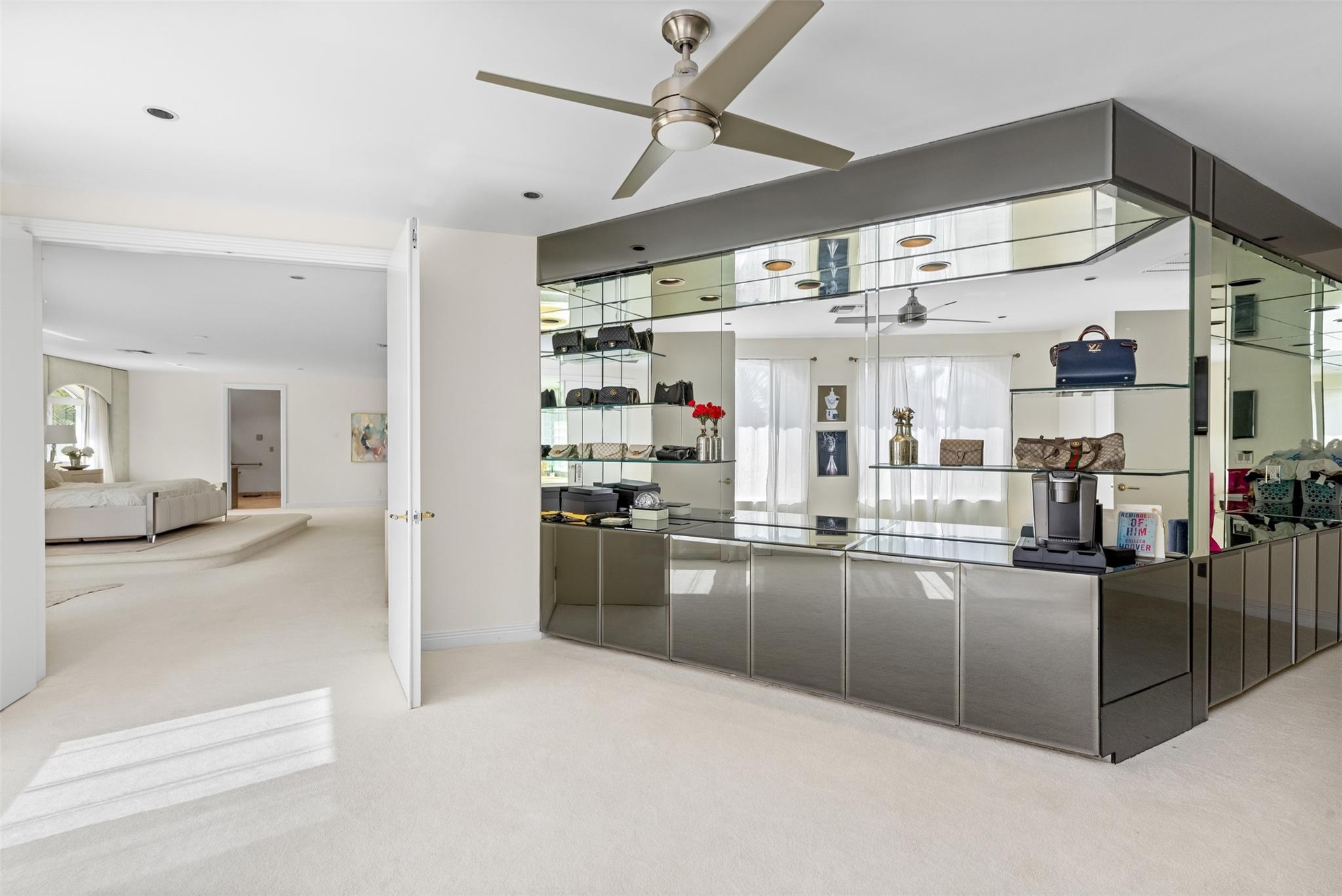 11 Bay Colony Ln Fort Lauderdale, FL 33308