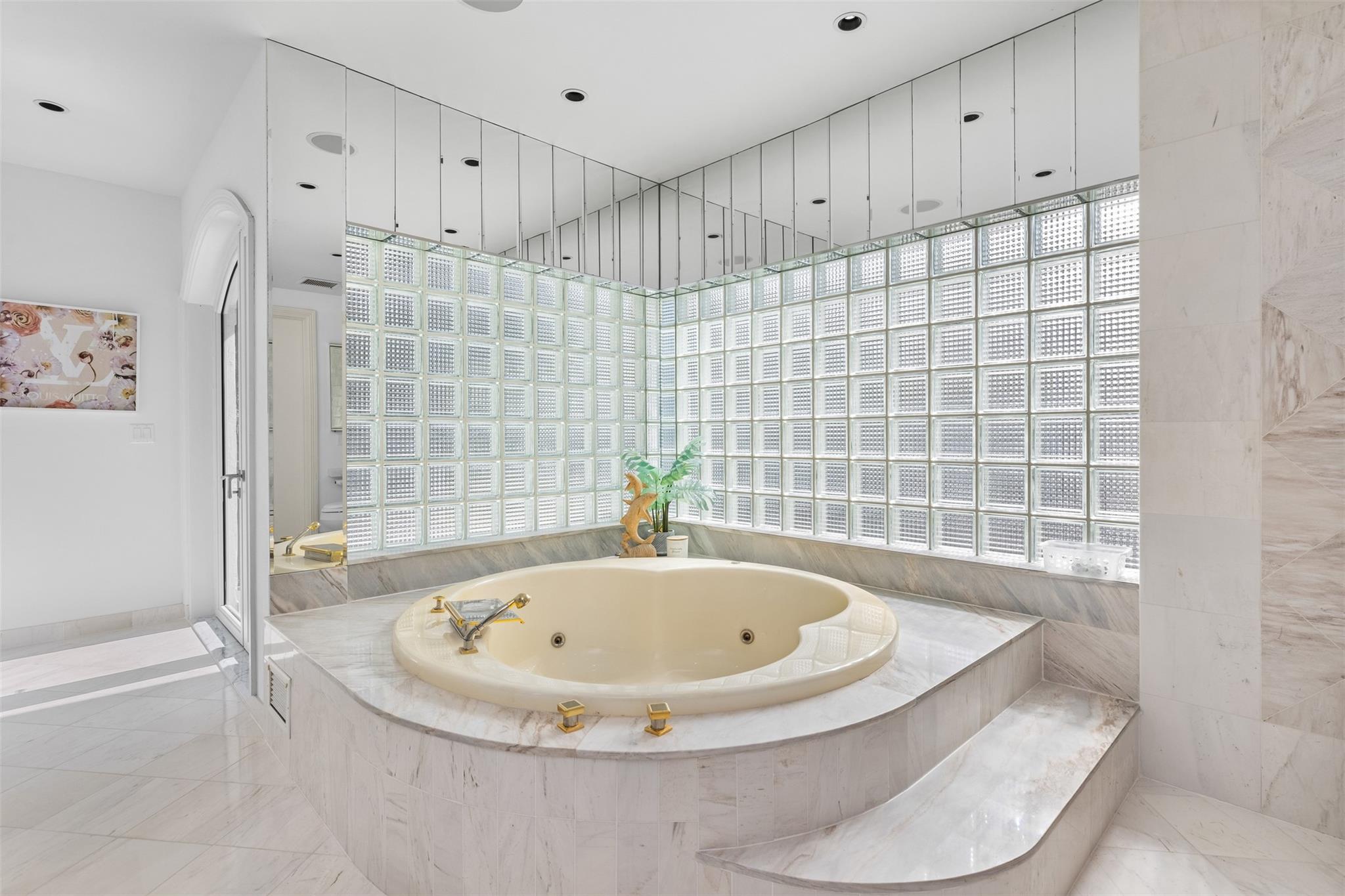 11 Bay Colony Ln Fort Lauderdale, FL 33308