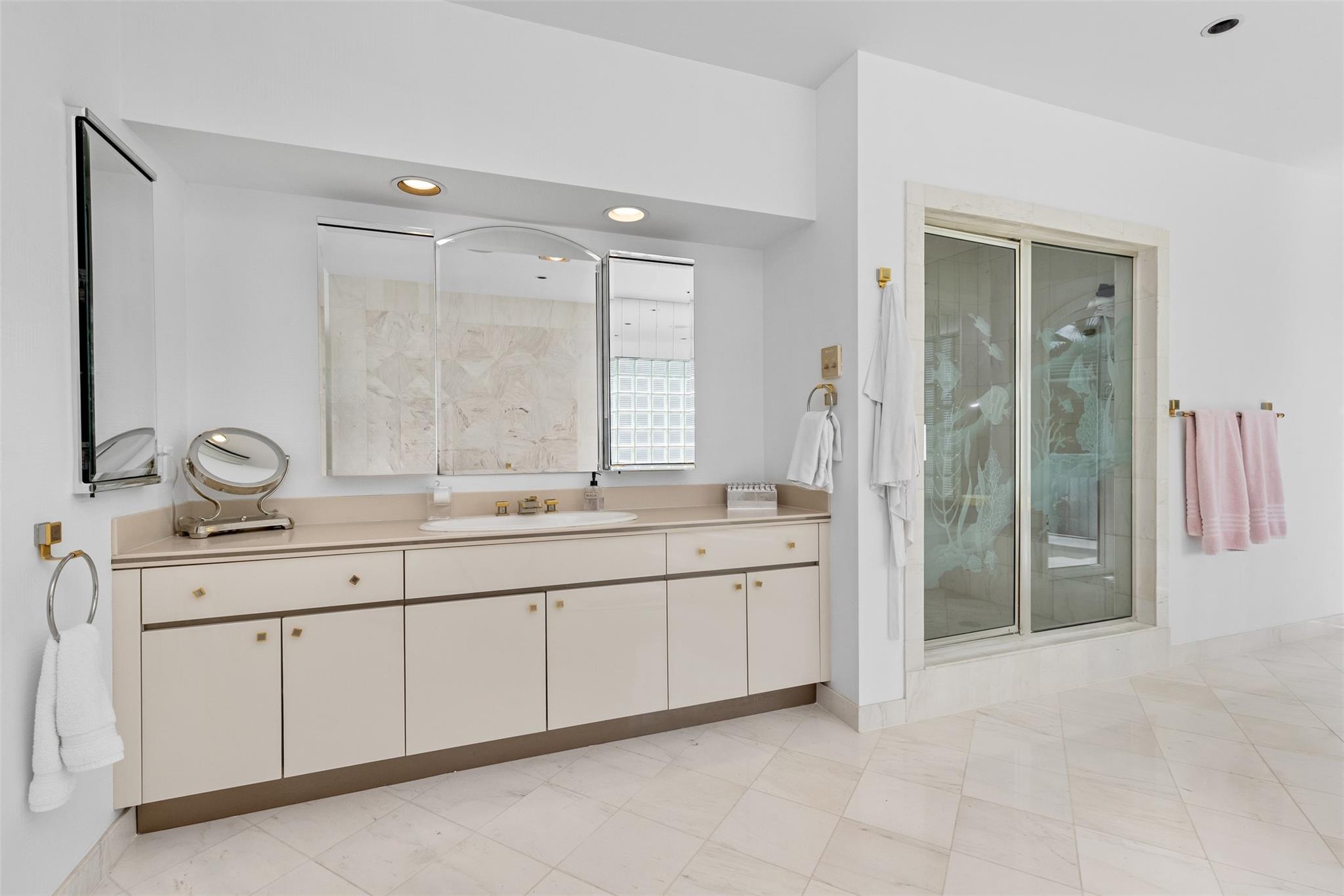 11 Bay Colony Ln Fort Lauderdale, FL 33308