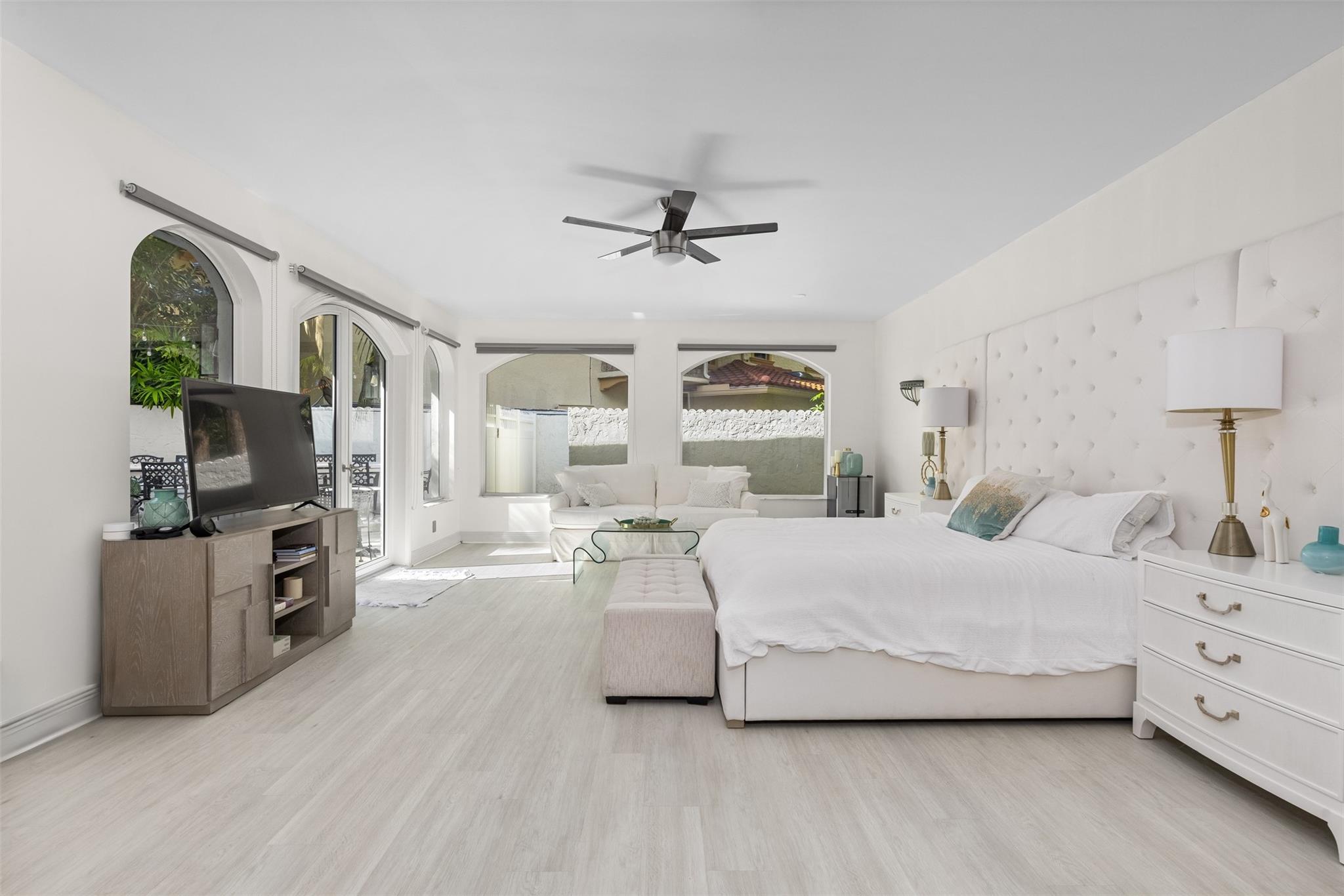 11 Bay Colony Ln Fort Lauderdale, FL 33308