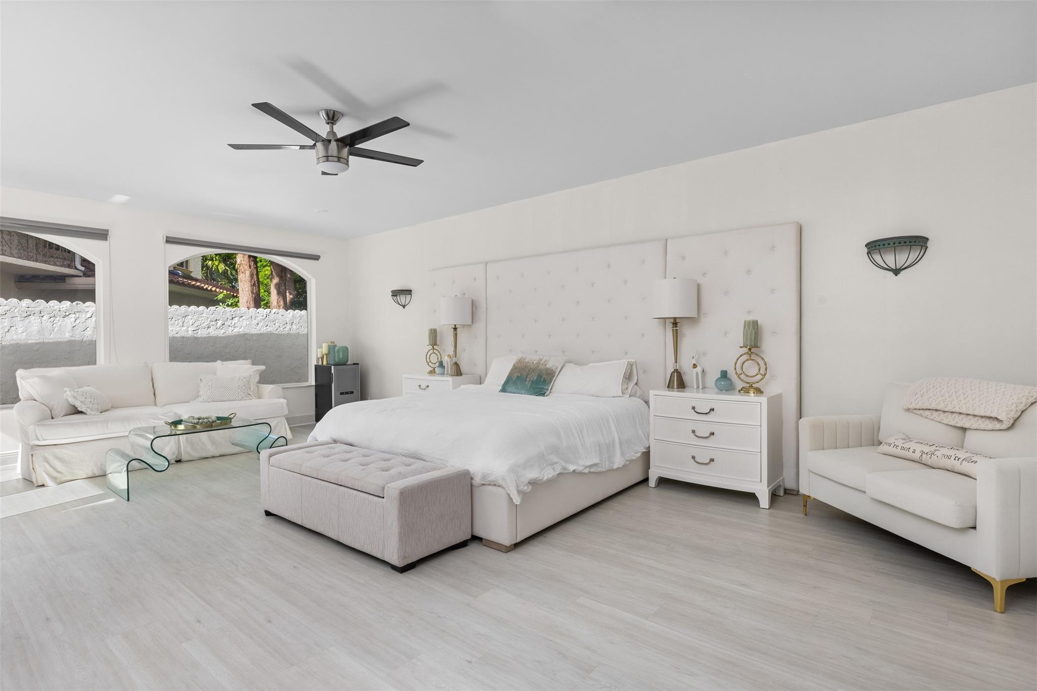 11 Bay Colony Ln Fort Lauderdale, FL 33308