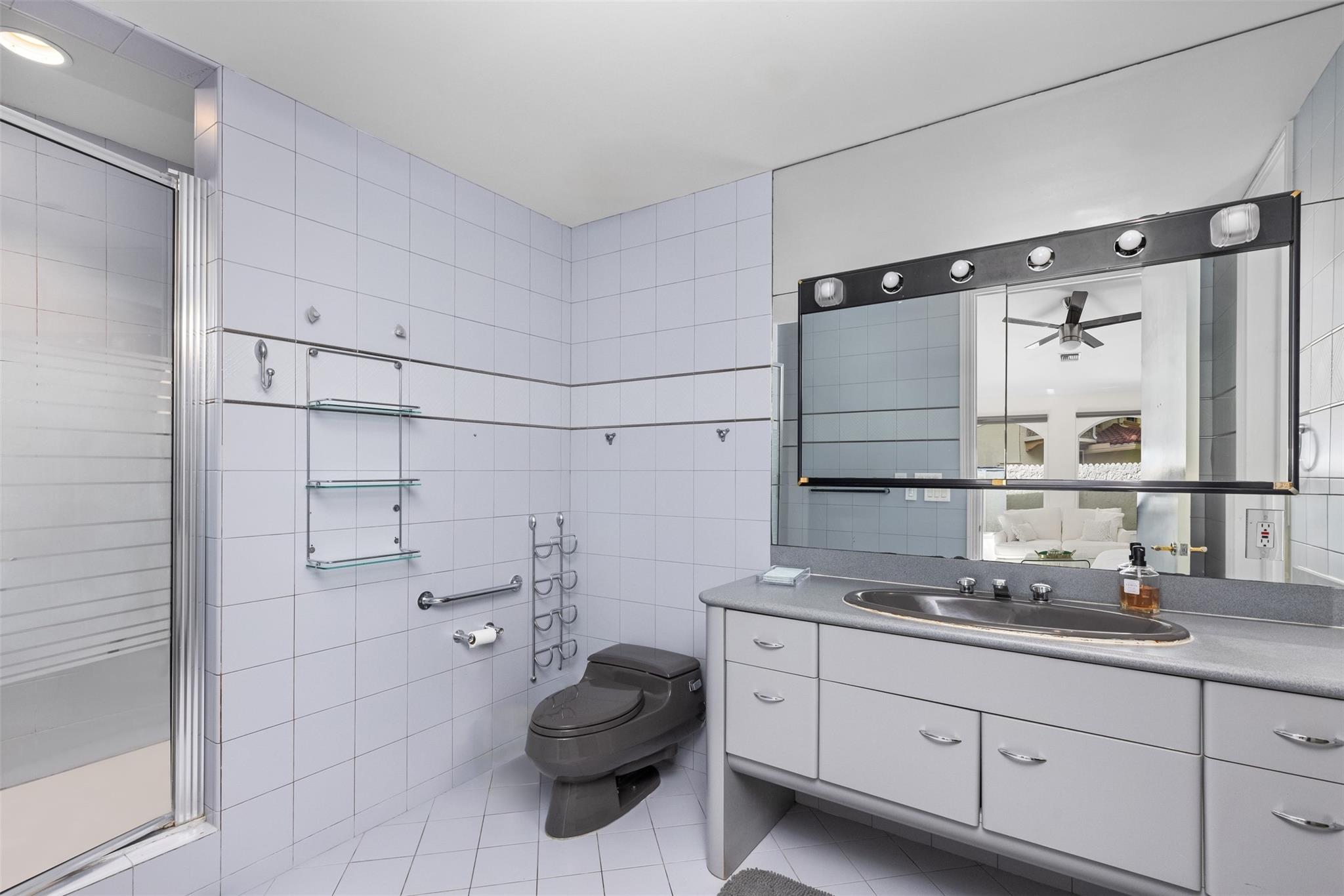 11 Bay Colony Ln Fort Lauderdale, FL 33308