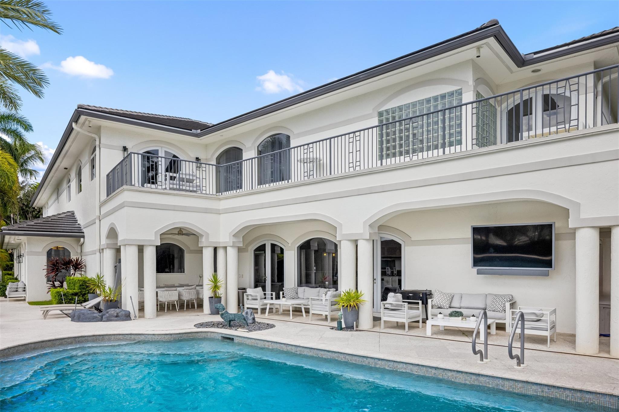 11 Bay Colony Ln Fort Lauderdale, FL 33308