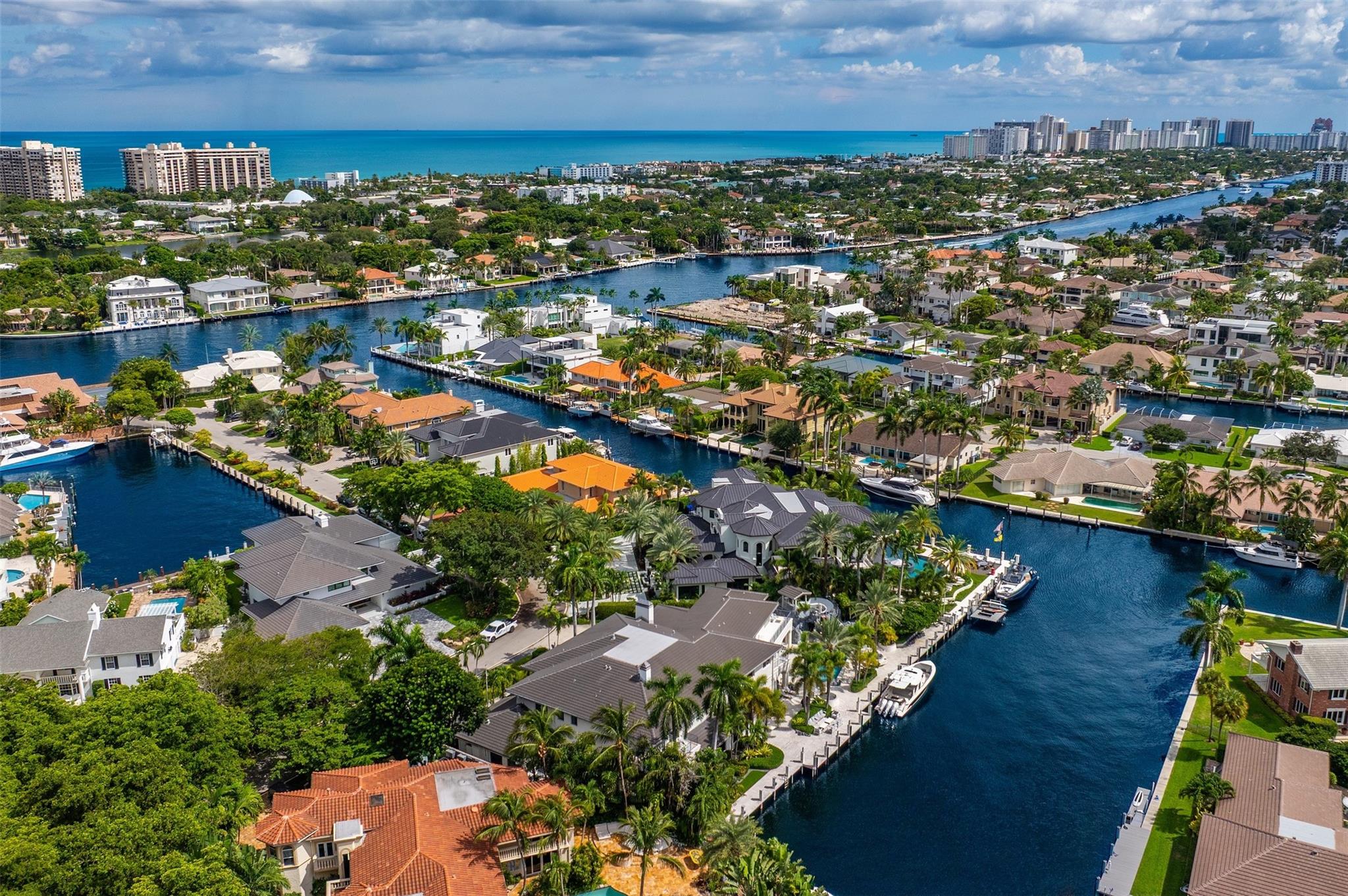 11 Bay Colony Ln Fort Lauderdale, FL 33308