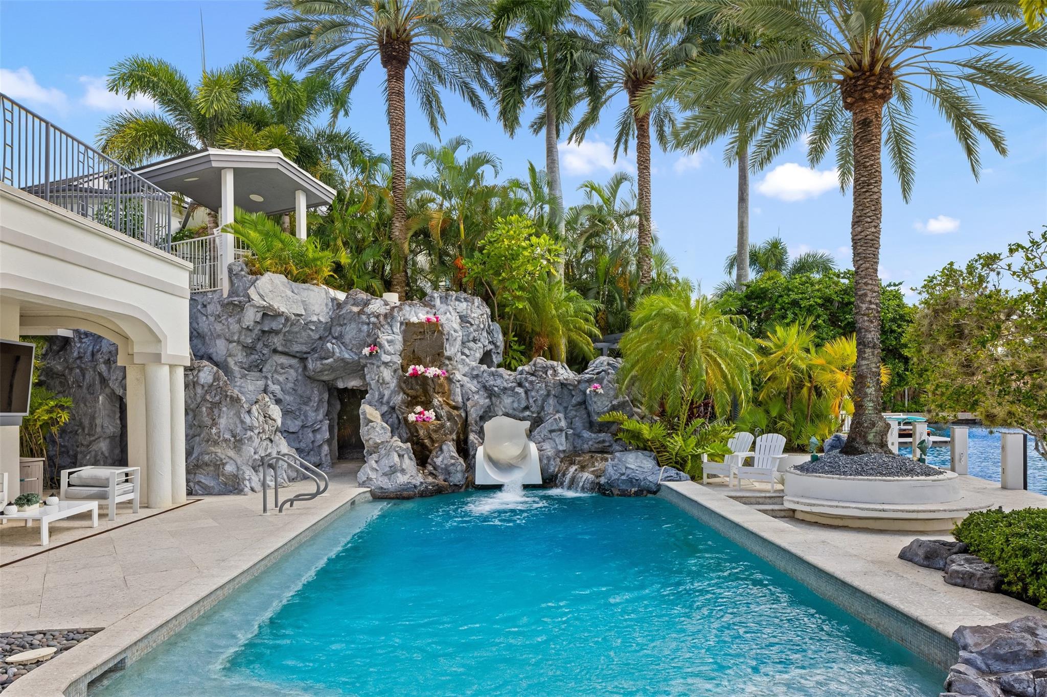 11 Bay Colony Ln Fort Lauderdale, FL 33308