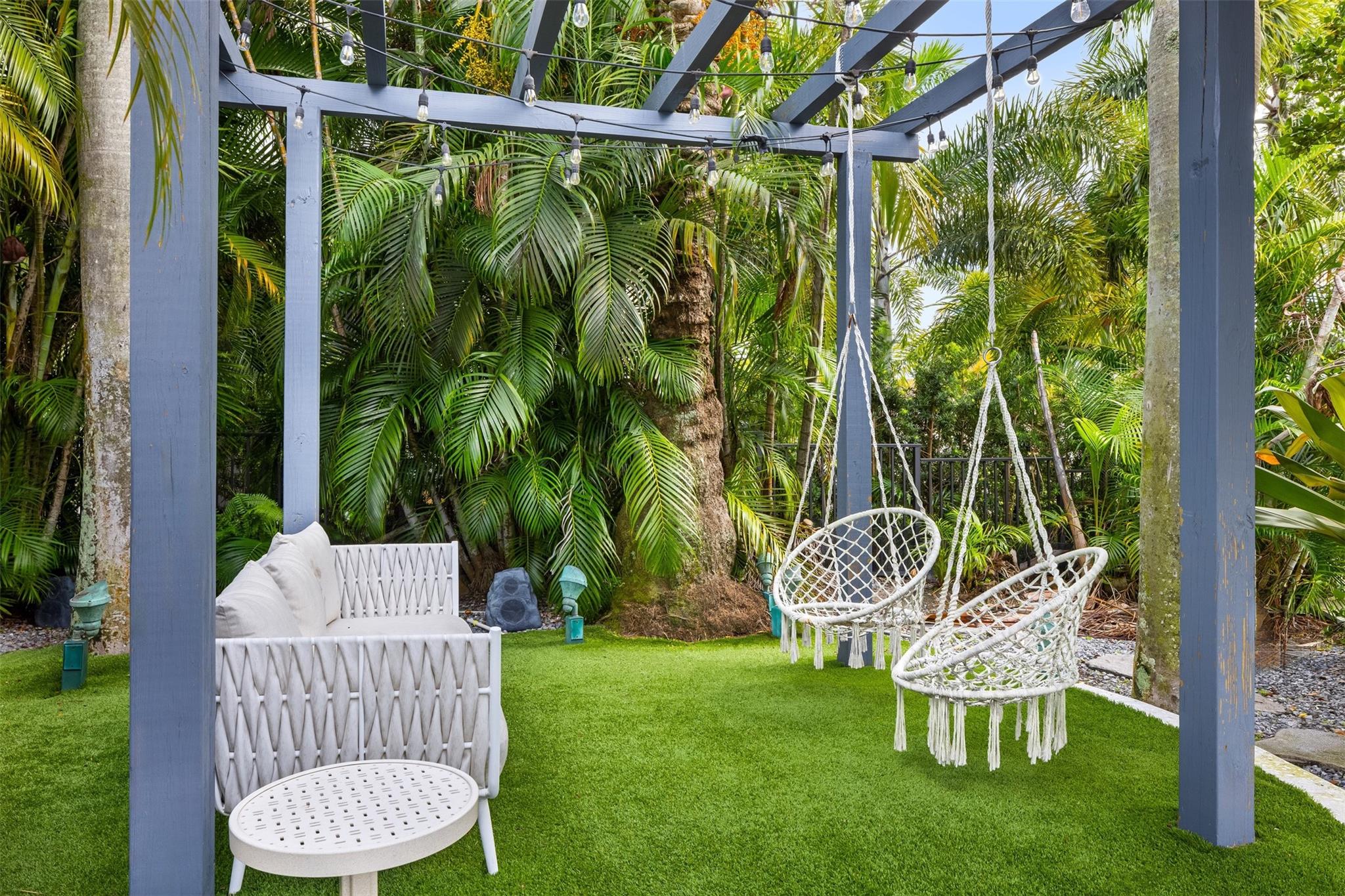 11 Bay Colony Ln Fort Lauderdale, FL 33308