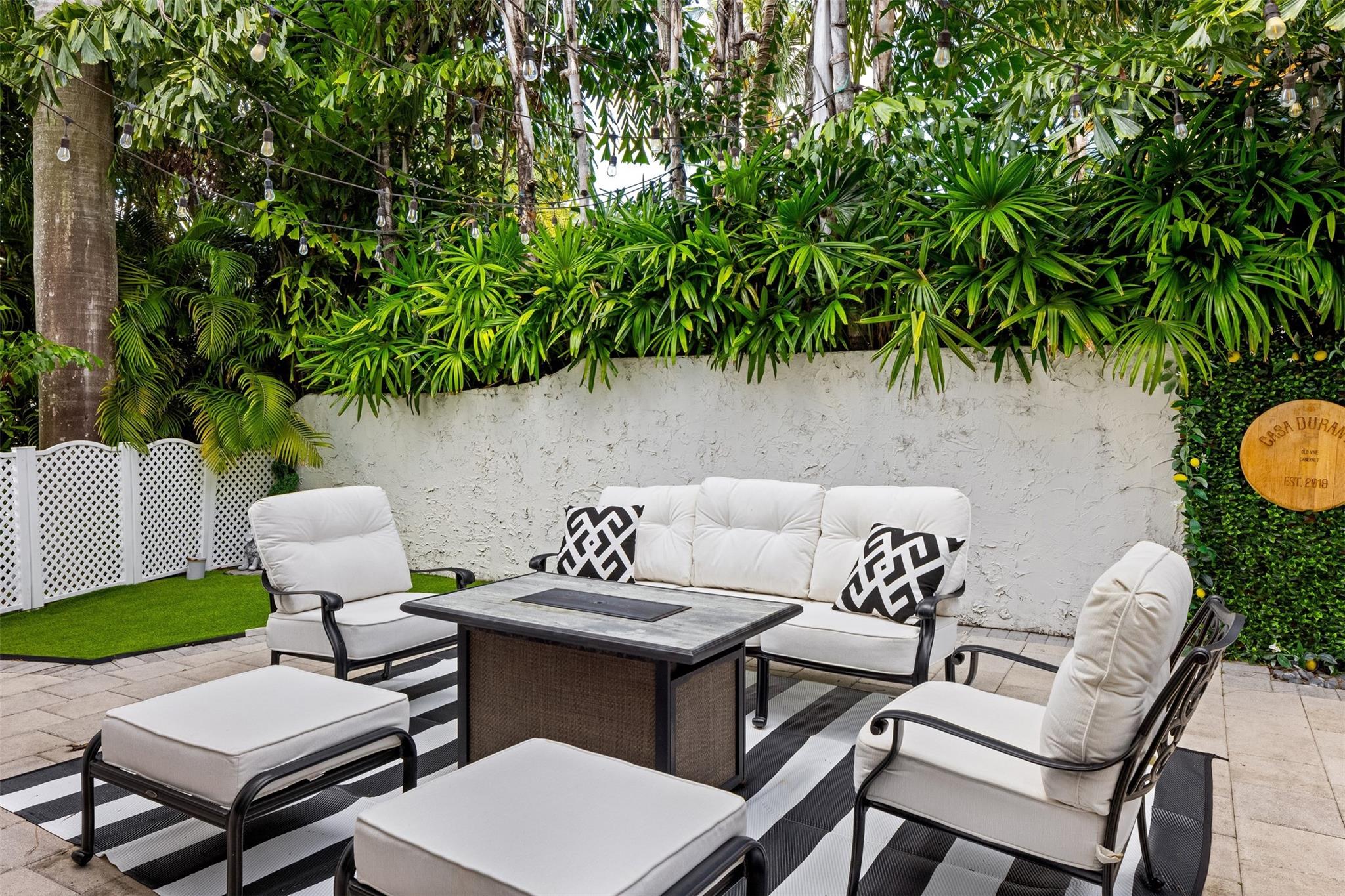 11 Bay Colony Ln Fort Lauderdale, FL 33308