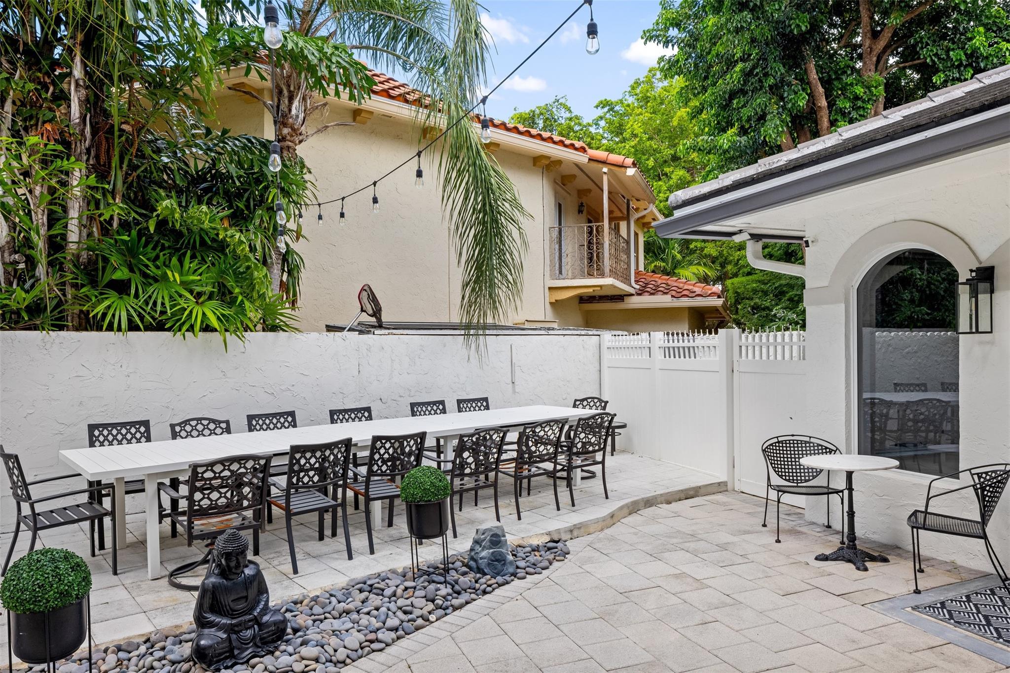 11 Bay Colony Ln Fort Lauderdale, FL 33308