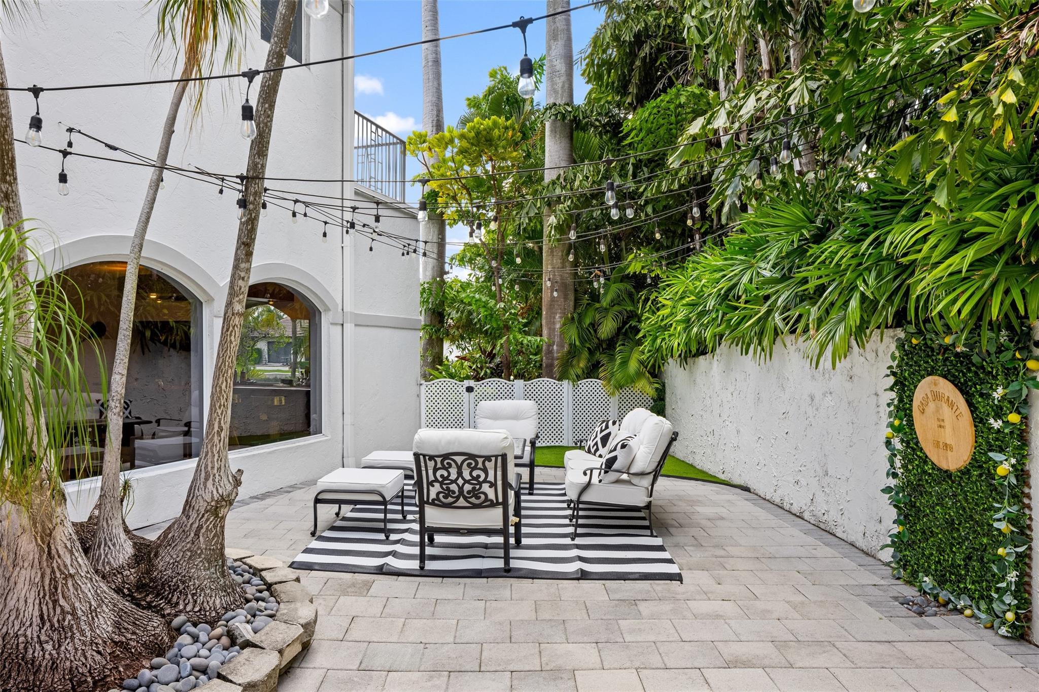 11 Bay Colony Ln Fort Lauderdale, FL 33308