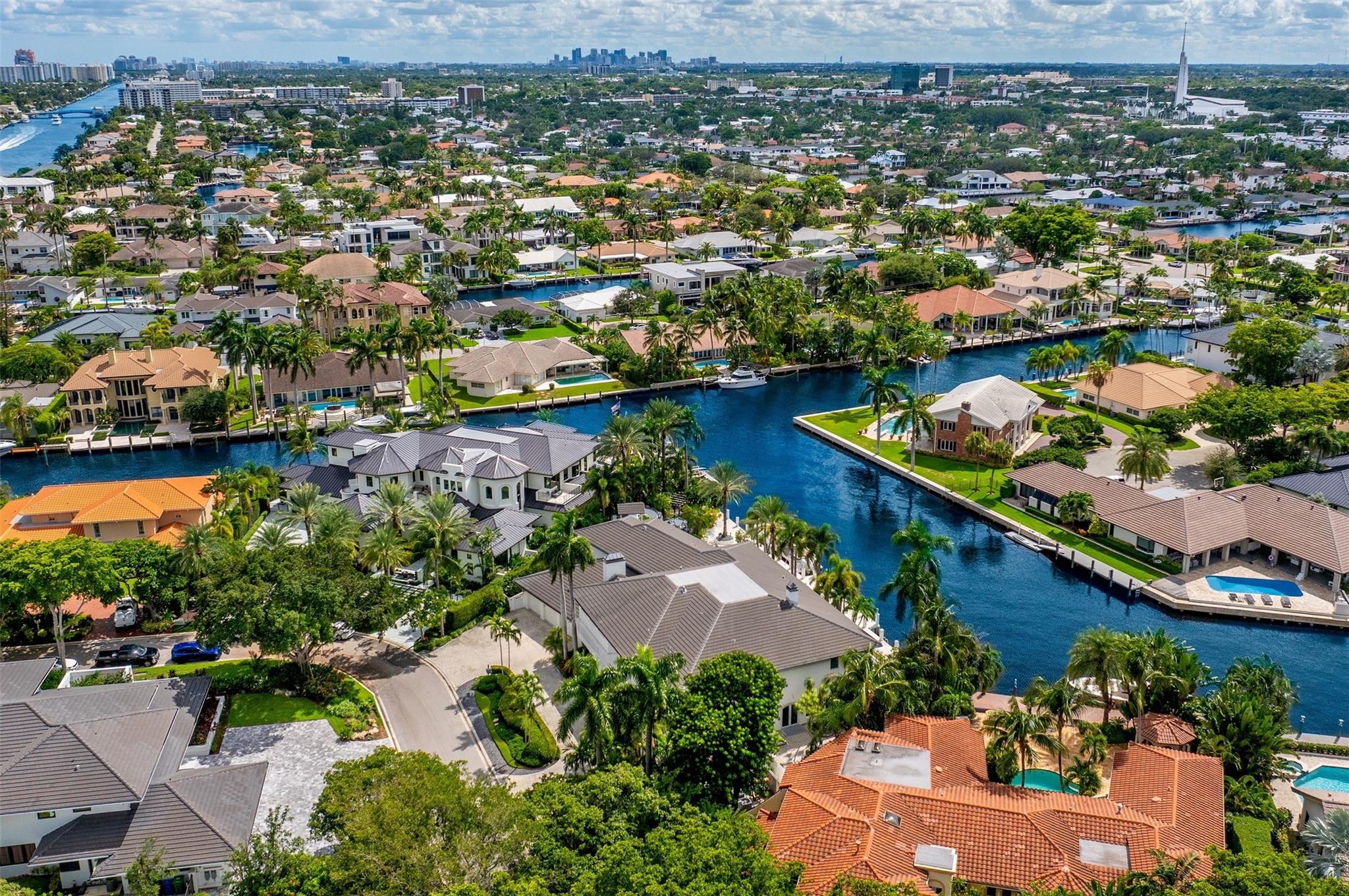 11 Bay Colony Ln Fort Lauderdale, FL 33308