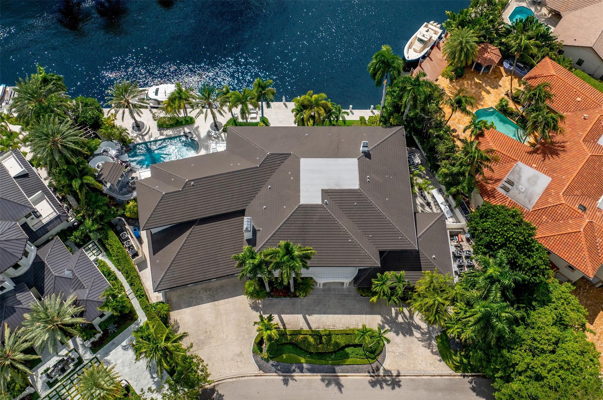 11 Bay Colony Ln Fort Lauderdale, FL 33308