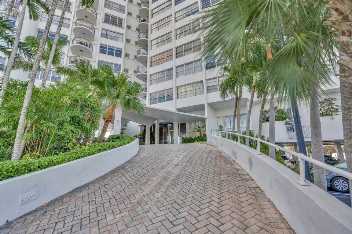 11930 N Bayshore Dr #404 North Miami, FL 33181
